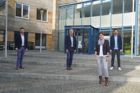 Freuen sich über den Start von Frauke Aschendorff: (v. li.) der LAG-Regionalmanager Daniel Brinkschröder, der Vorsitzende der Lokalen Aktionsgruppe Südliches Emsland (LAG) Bernhard Overberg und der Geschäftsführer der Lingen Wirtschaft und Tourismus GmbH Jan Koormann. 