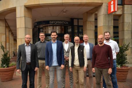 Der neue Vorstand des LWT e.V. und die Geschäftsführung der LWT GmbH (v.l.): Marko Schnitker (stlv. Geschäftsführer), Manuel Wintering, Jan Koormann (Geschäftsführer), Wolfgang Hackmann, Henrick Willenbrock, Till Meyer, Patrick Stürmer, Simon Kuhl.